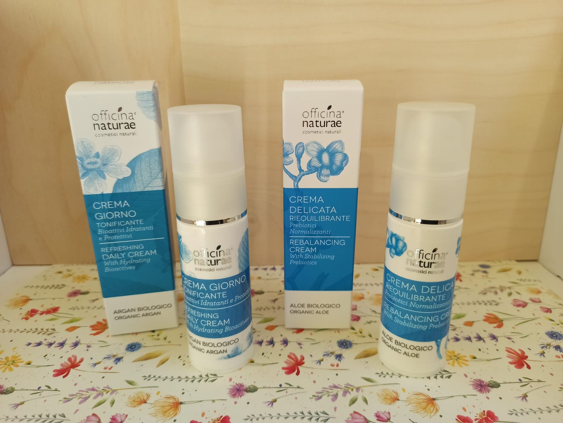 Officina Naturae linea Innovativi da Airone a Poggibonsi Siena. avanzati cosmetici concentrati con dito complessi biologici italiani.
Crema viso giorno tonificante e crema viso delicata riequilibrante.