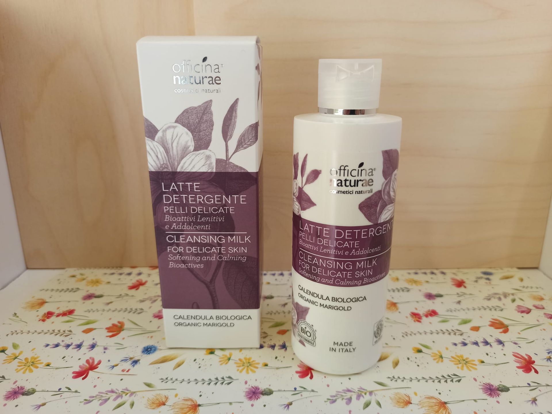 Officina Naturae linea Innovativi da Airone a Poggibonsi Siena. avanzati cosmetici concentrati con dito complessi biologici italiani.
Latte detergente pelli delicate.