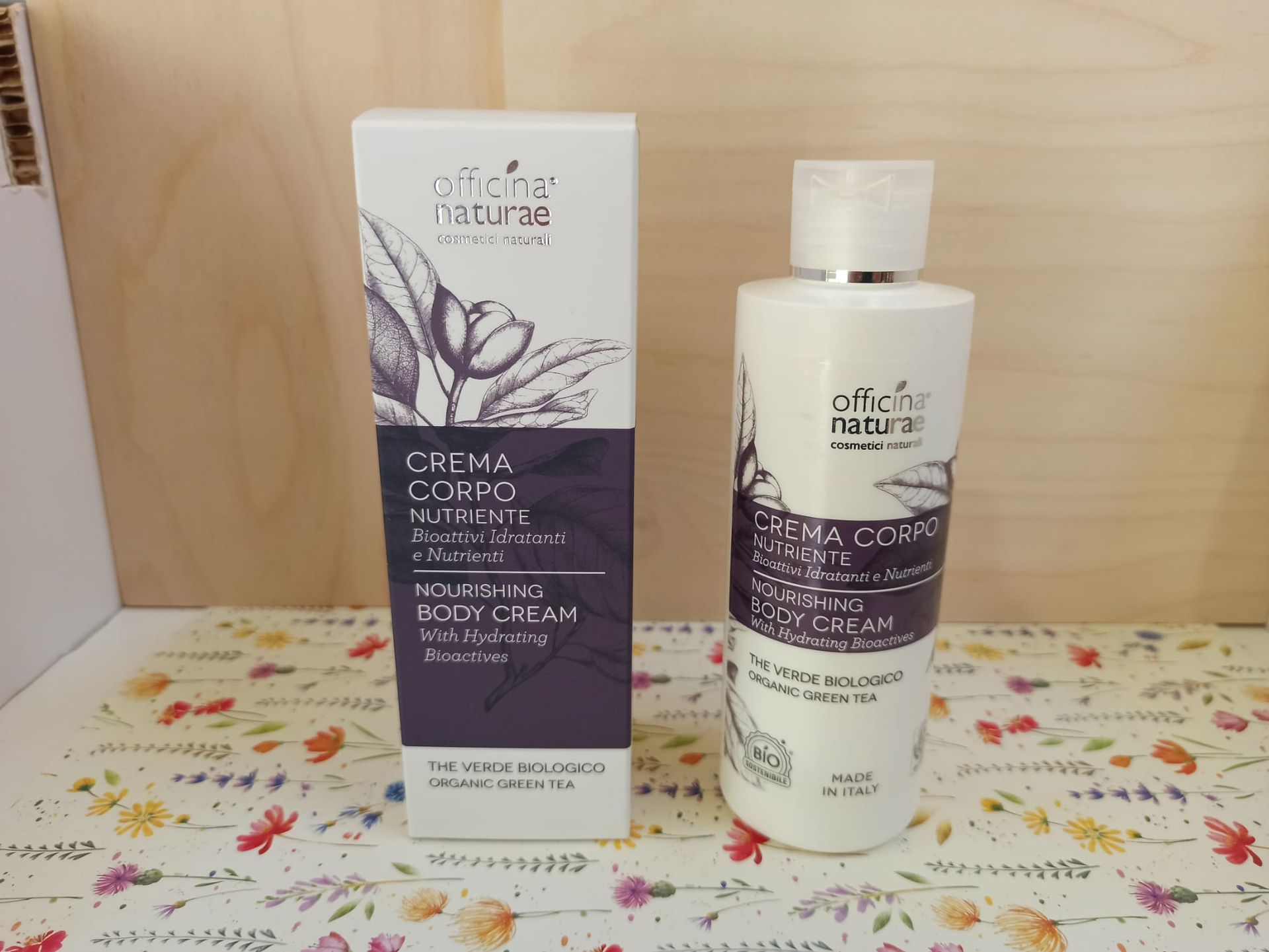 Officina Naturae linea Innovativi da Airone a Poggibonsi Siena. avanzati cosmetici concentrati con dito complessi biologici italiani.
Crema corpo nutriente.