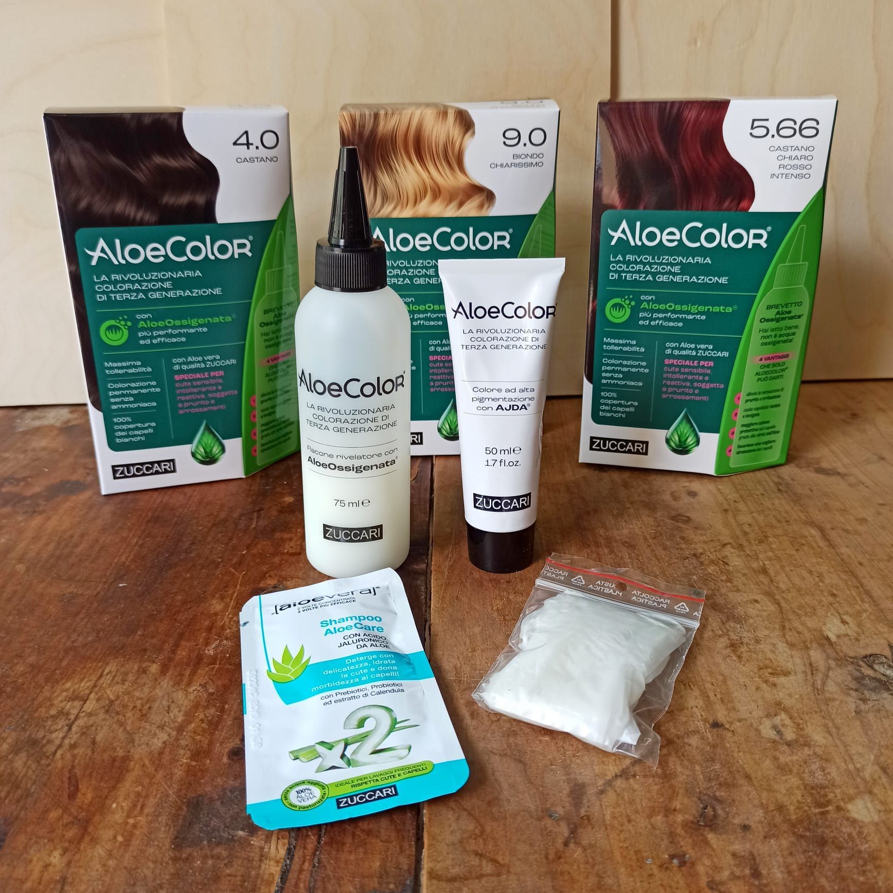 Zuccari Aloe Color da Airone a Poggibonsi Siena. colorazione rivoluzionaria! Senza acqua ossigenata ma con AloeOssigenata. Speciale per cute sensibile, intollerante e reattiva, soggetta a prurito e arrossamenti. Colorazione permanente e senza ammoniaca. 100% copertura dei capelli bianchi.