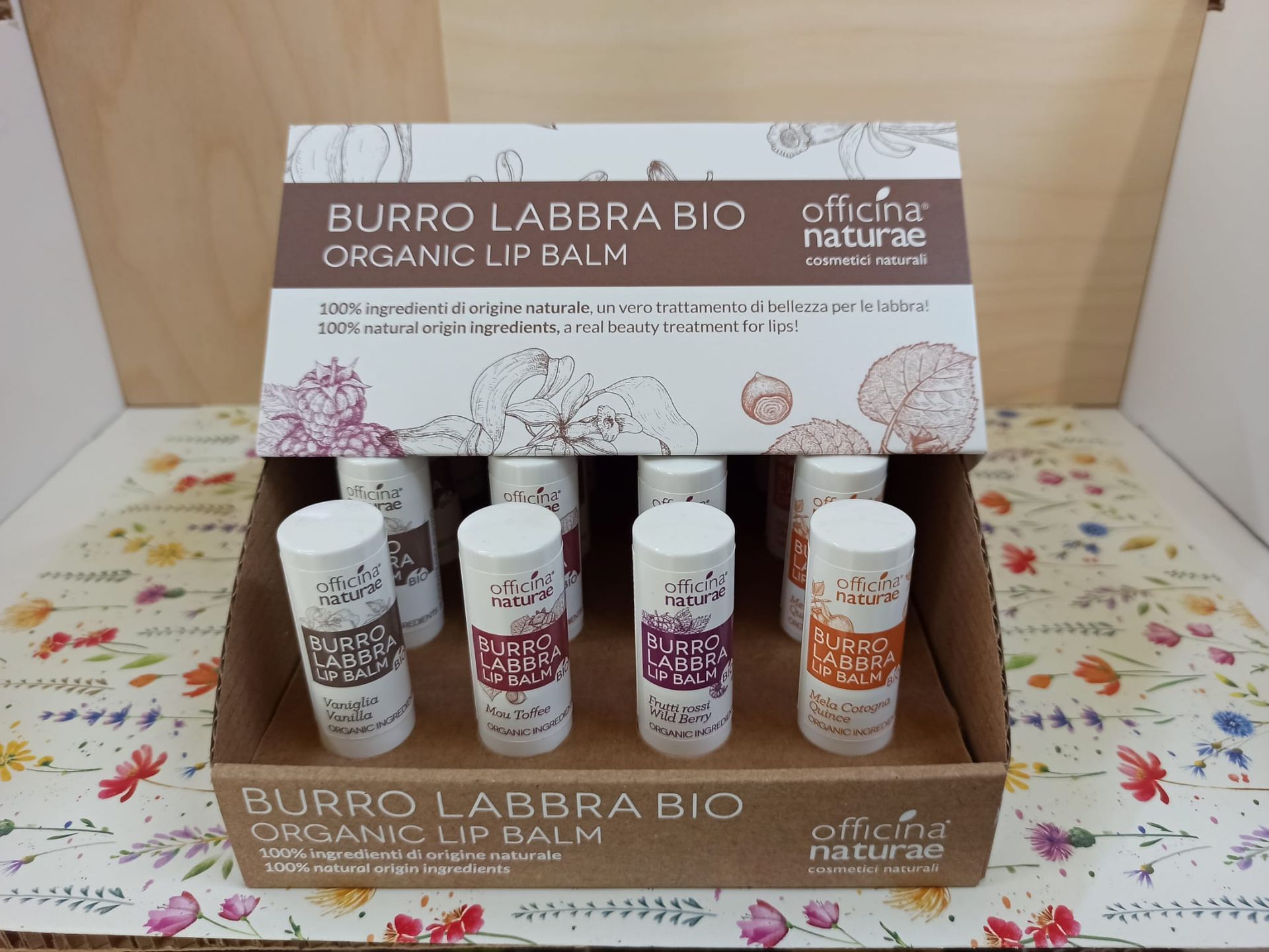 Officina Naturae linea Innovativi da Airone a Poggibonsi Siena. avanzati cosmetici concentrati con dito complessi biologici italiani.
Burro labbra Bio.