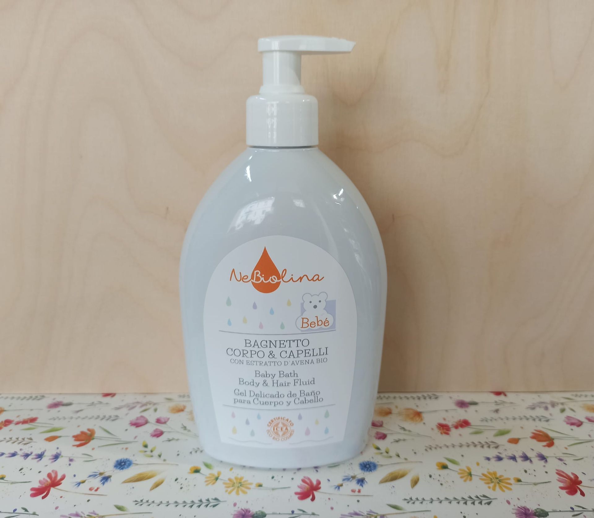 NeBiolina poggibonsi Siena. linea cosmetica biologica italiana specifica per l' infanzia del bebè, con estratto di avena bio. Bagnetto corpo e capelli.