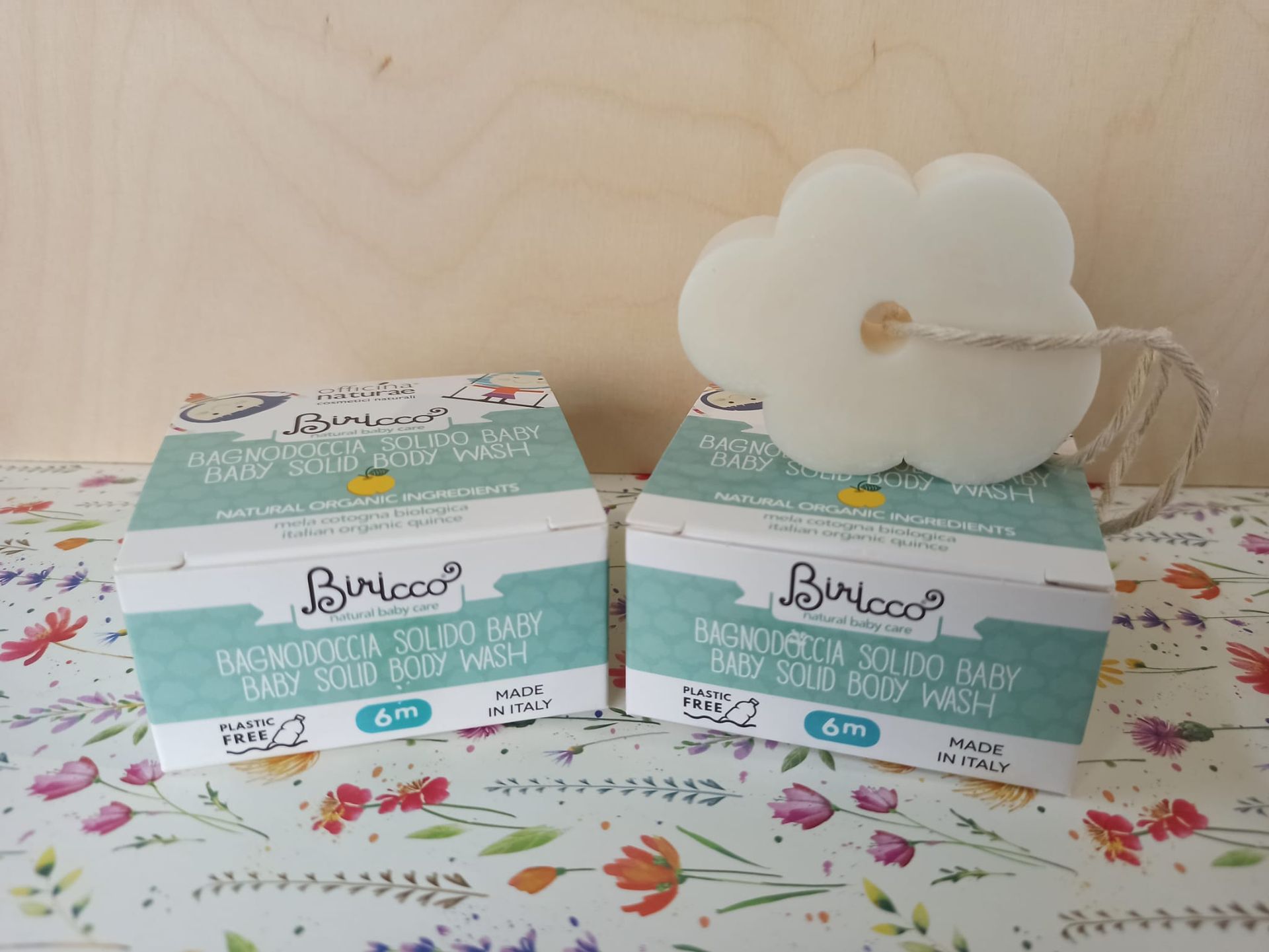 Officina Natura Biricco Poggibonsi Siena. linea detergenza bio per neonati e bambini arricchita con preziosi estratti vegetali biologici di Mela Cotogna italiana. Bagnodoccia solido baby.