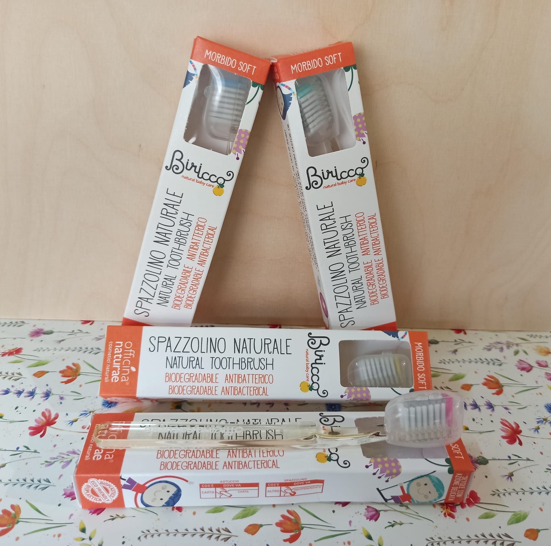 Officina Natura Biricco Poggibonsi Siena. linea detergenza bio per neonati e bambini arricchita con preziosi estratti vegetali biologici di Mela Cotogna italiana. Spazzolino naturale biodegradabile antibatterico.