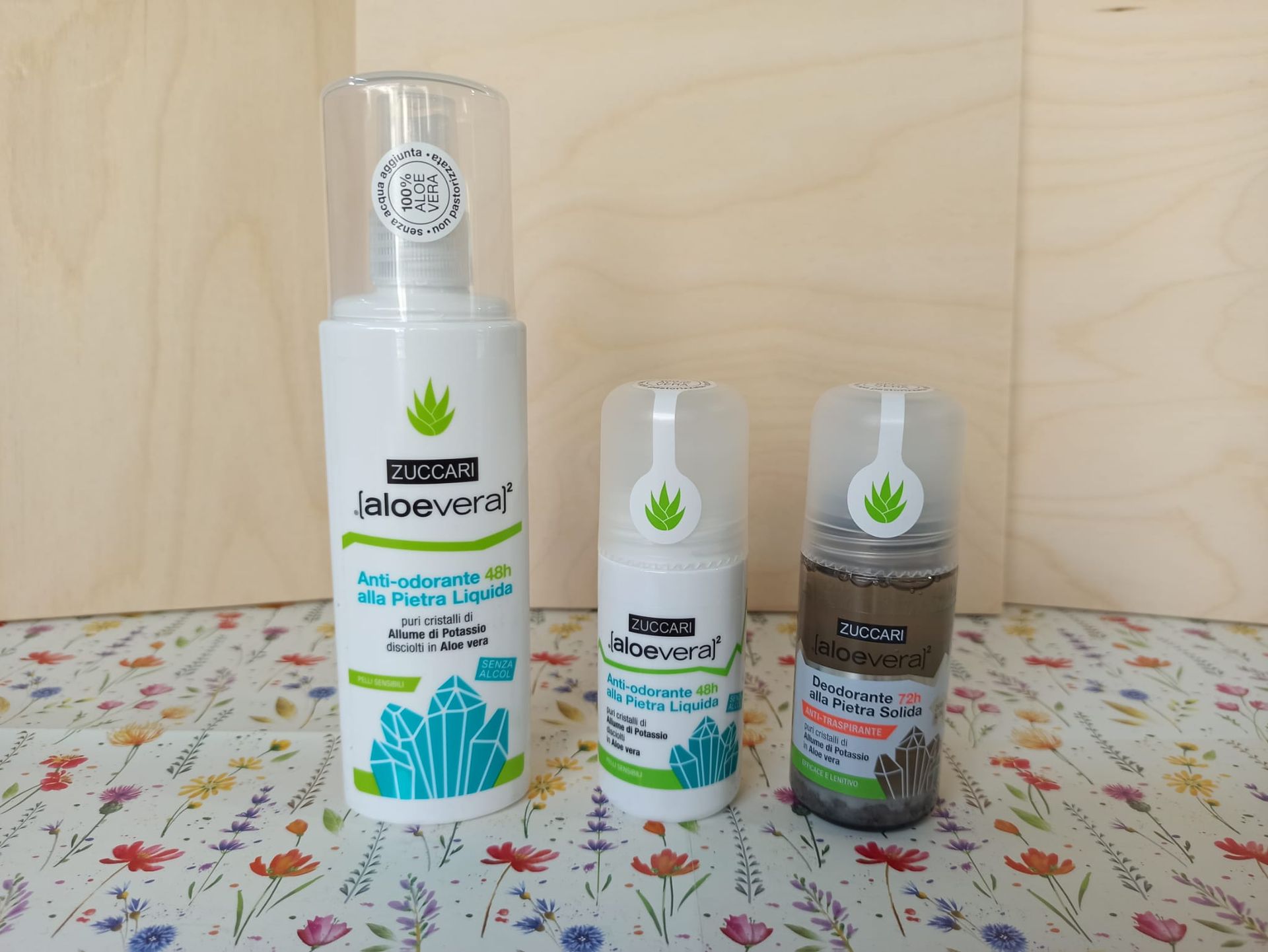 Zuccari linea Aloe vera Poggibonsi Siena. con gel e succo non pastorizzato preservati attraverso il processo di ReversOsmose. Anti-odorante corpo spray o roll, 48 o 72 ore di protezione.