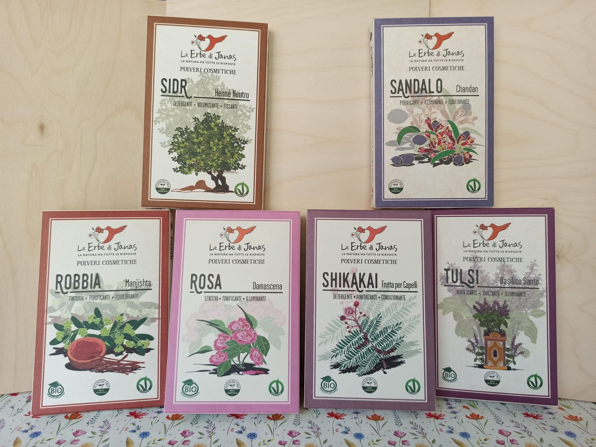 Le Erbe di Janas. specializzate in Erbe Tintorie e Rimedi Erboristici in polvere per pelli e capelli. Sidr, Sandalo, Robbia, Rosa, Shikakai e Tulsi.