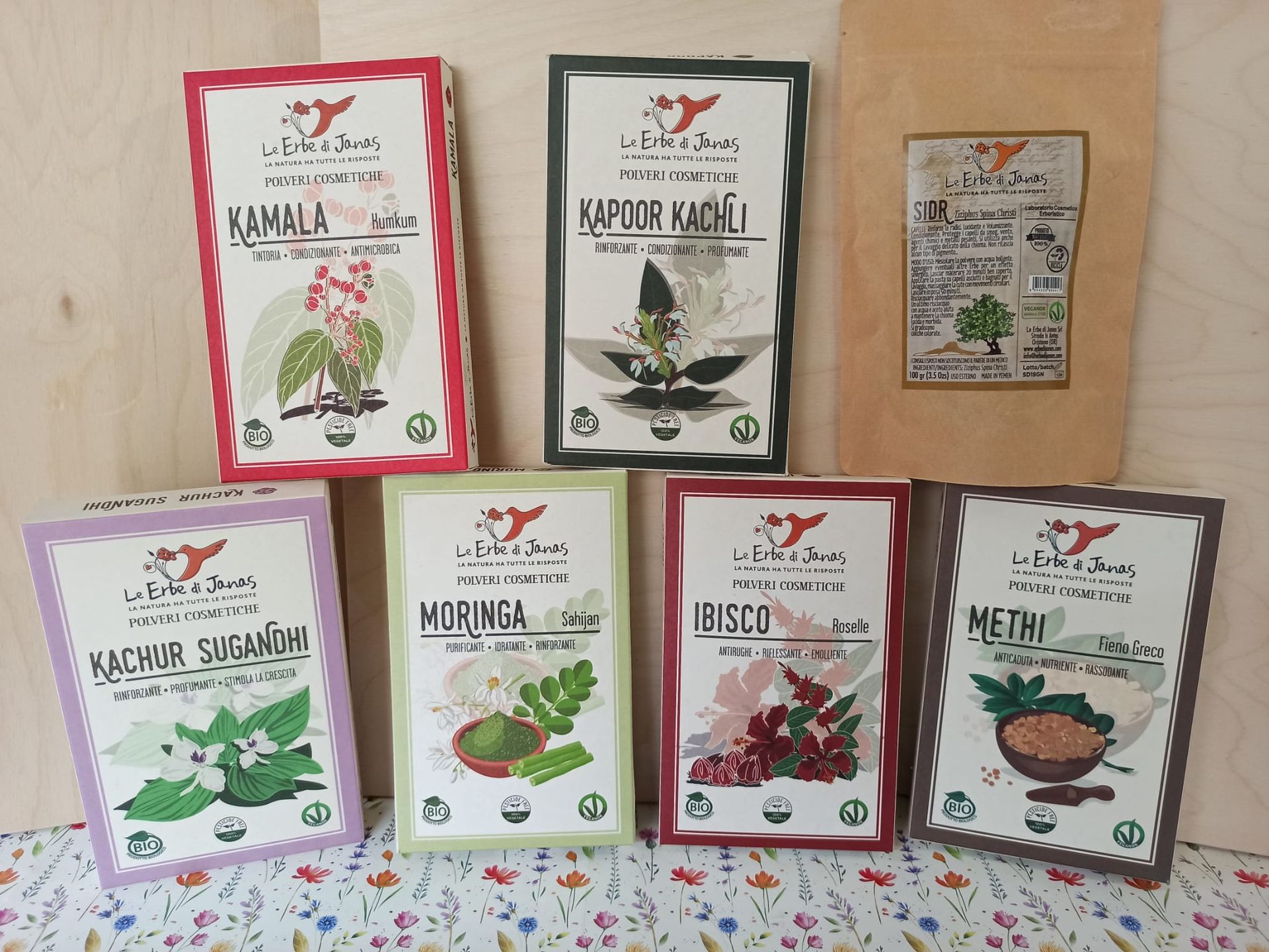 Le Erbe di Janas. specializzate in Erbe Tintorie e Rimedi Erboristici in polvere per pelli e capelli. Kamala, Kapoor Kachli, Sidr, Kachur, Sugandhi, Moringa, Ibisco e Methi.