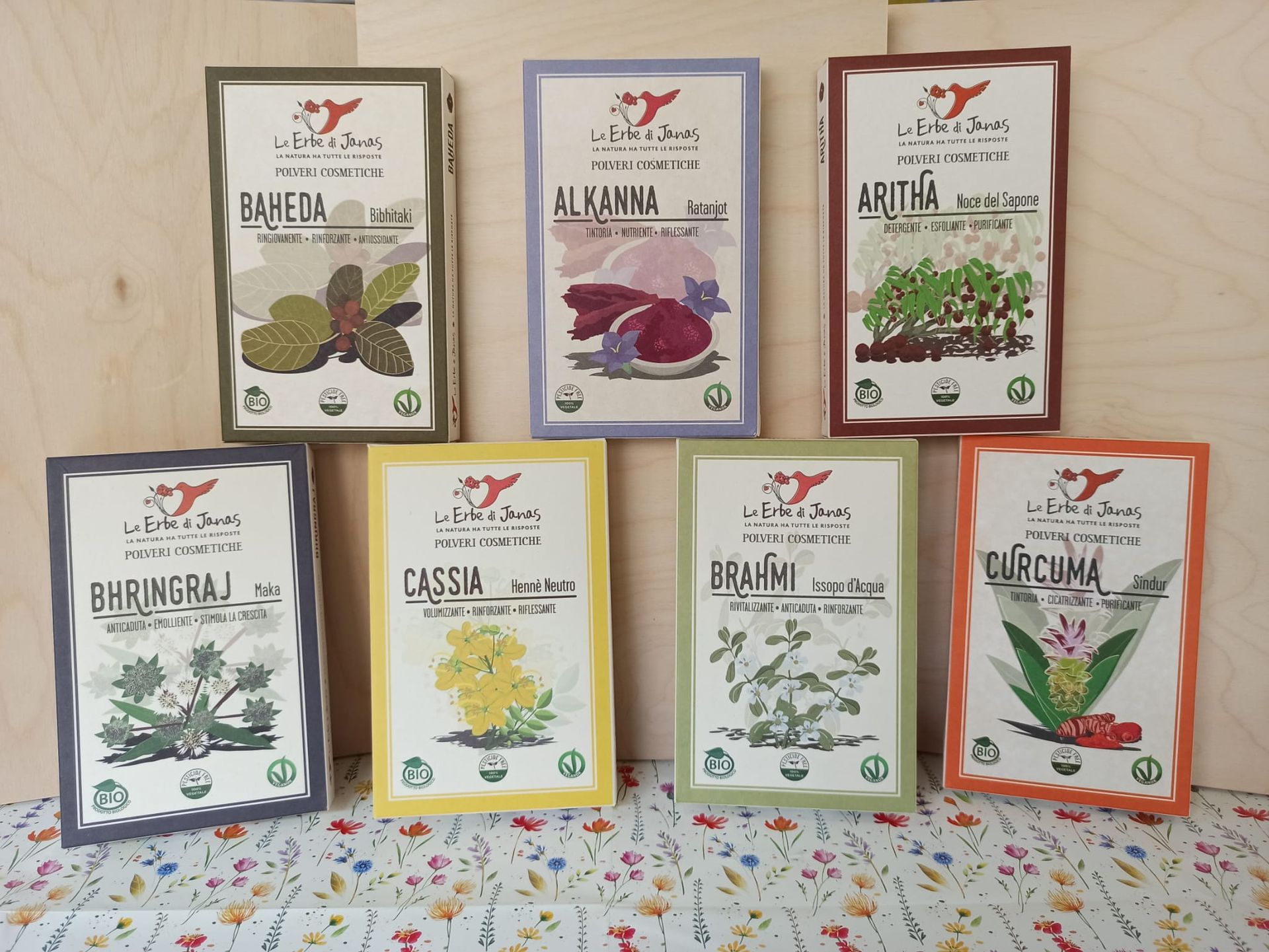 Le Erbe di Janas. specializzate in Erbe Tintorie e Rimedi Erboristici in polvere per pelli e capelli. Baheda, Alkanna, Aritha, Bhringraj, Cassia, Brahmi e Curcuma.