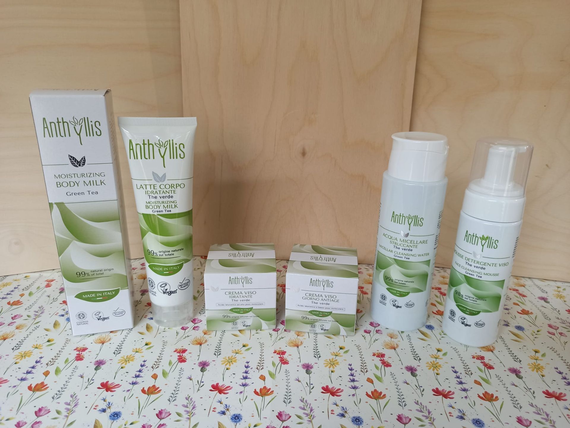 Linea Anthyllis skin care al tè verde Poggibonsi Siena. latte corpo, crema viso idratante, crema viso anti-age, acqua micellare struccante e mousse detergente viso