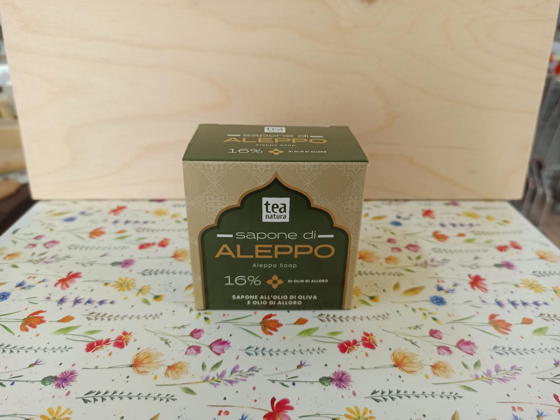 Tea Natura sapone di Aleppo. per la cura della tua pelle, con olio di oliva e olio di alloro al 16%.