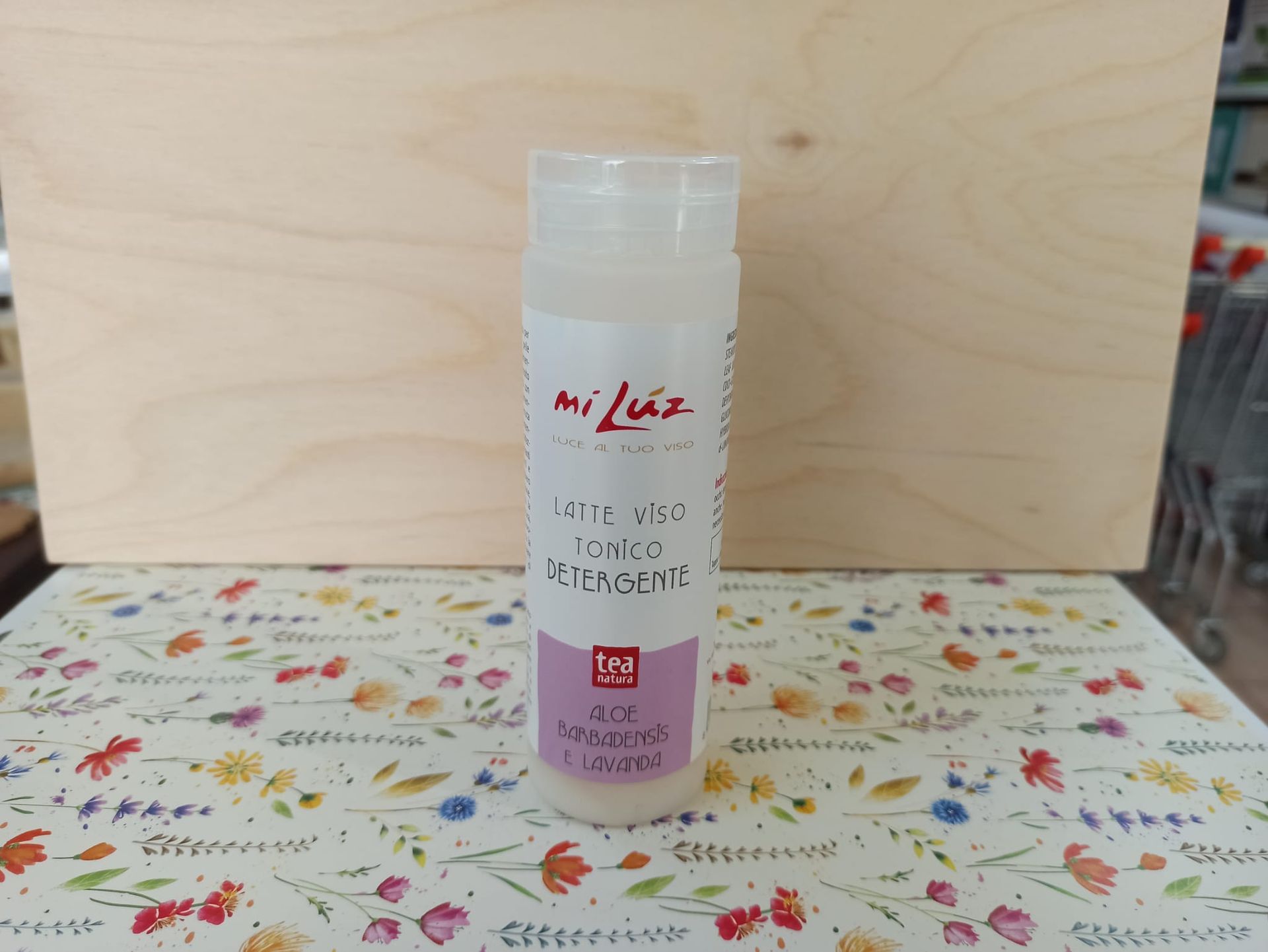 Tea Natura lozione struccante. per la pulizia degli occhi e del viso,  per tutti i tipi di pelle anche la più sensibile.