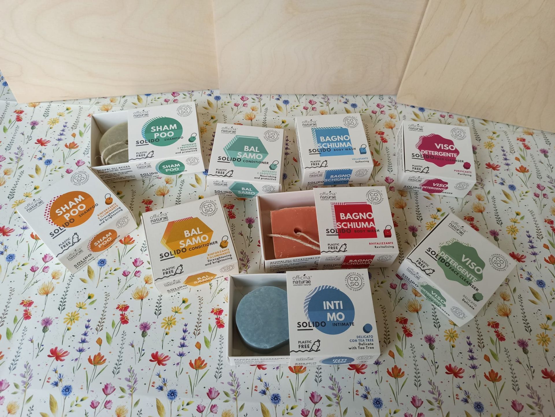 Officina Naturae cosmetici solidi CO.SO. Poggibonsi Siena. formula concentrata senz'acqua. Per una bellezza sostenibile e plastica free. Shampoo, balsamo, bagnoschiuma, detergente viso e detergente intimo.