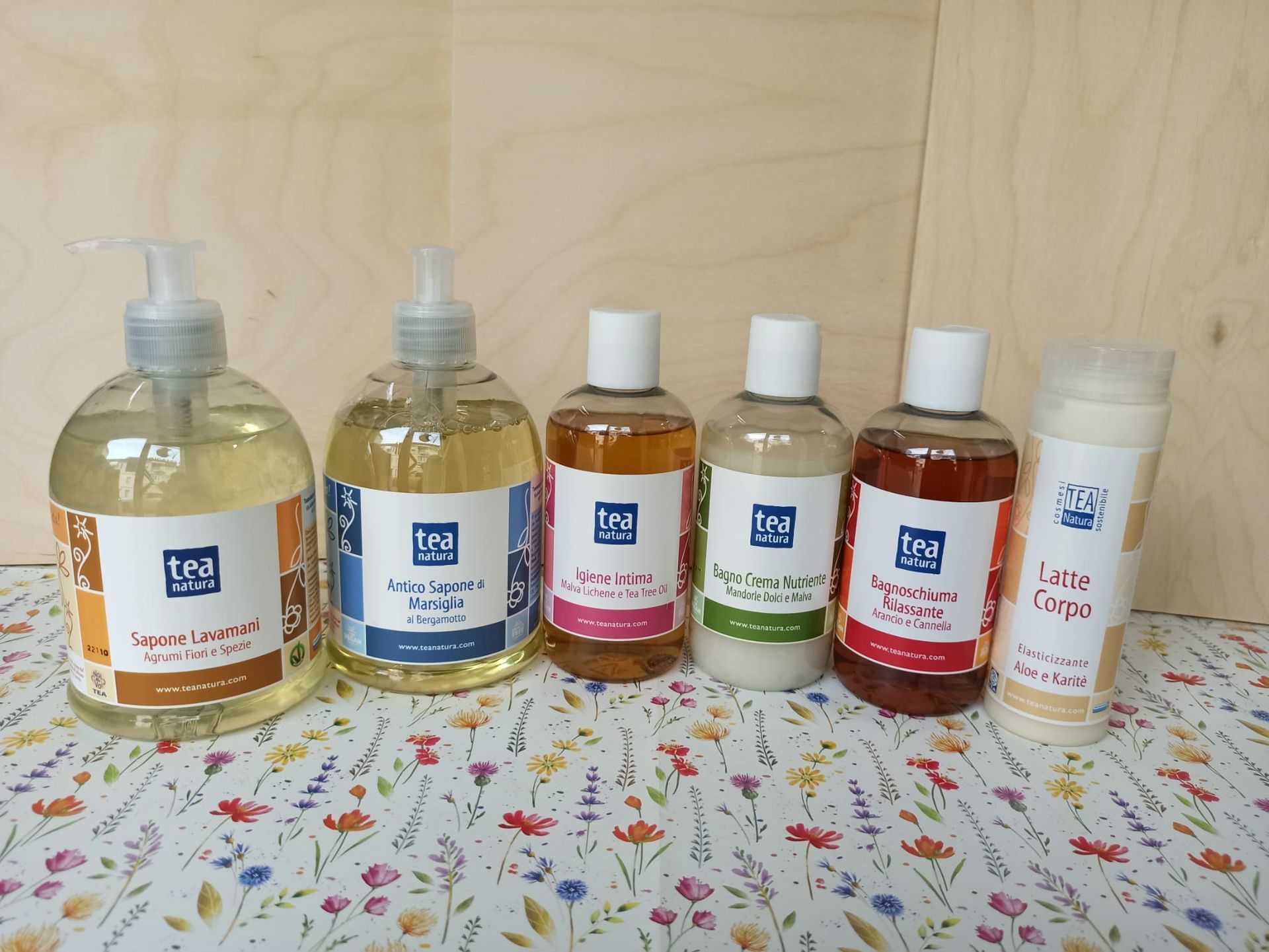 Tea Natura linea detergenza corpo. sapone lavamani, sapone di Marsiglia, detergente intimo, bagno crema, bagnoschiuma, latte corpo.