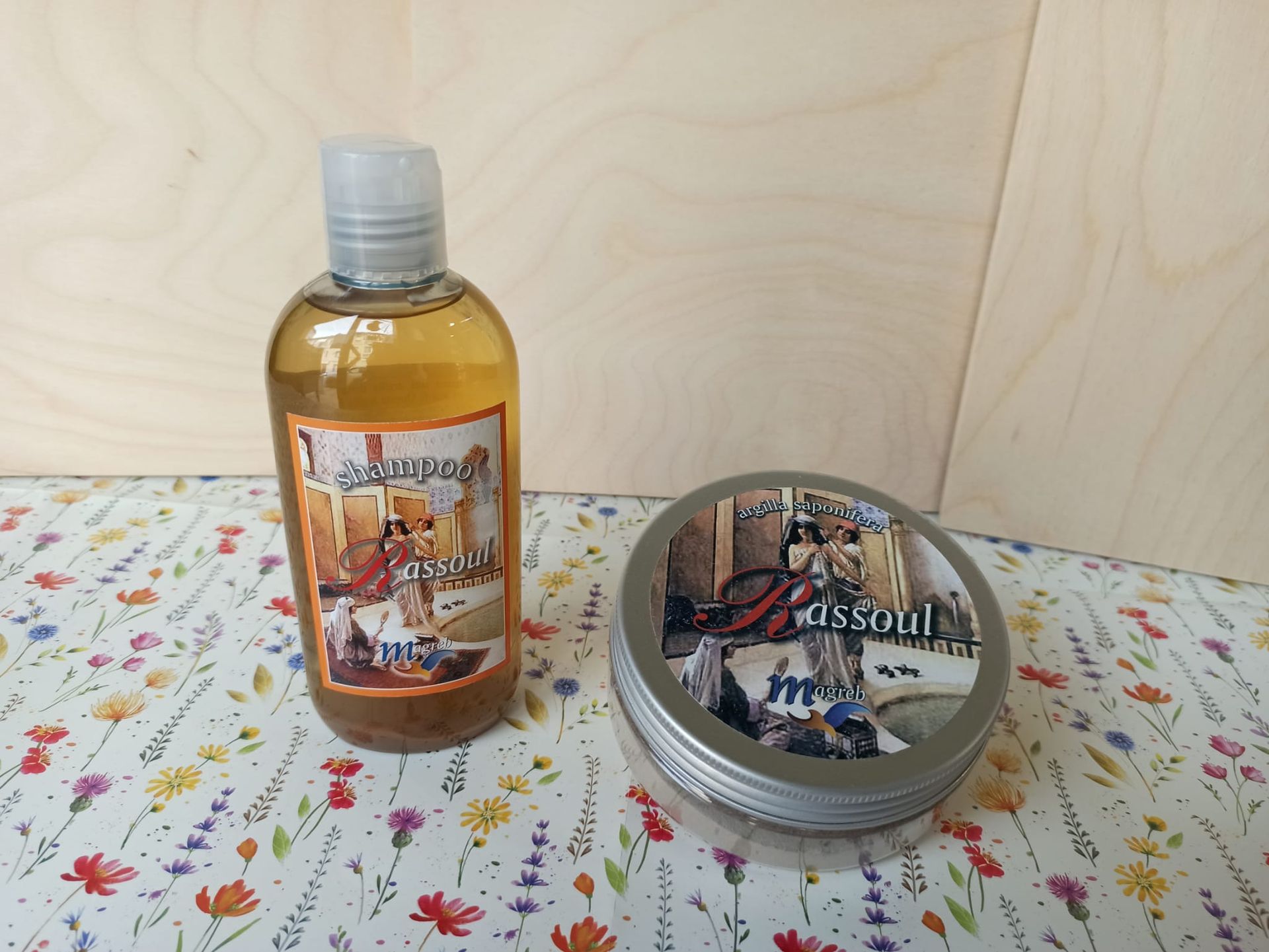 Carone shampoo e argilla Rassoul Magreb. per tutti i tipi di capelli e pelli per un aspetto setoso, luminoso e morbido.