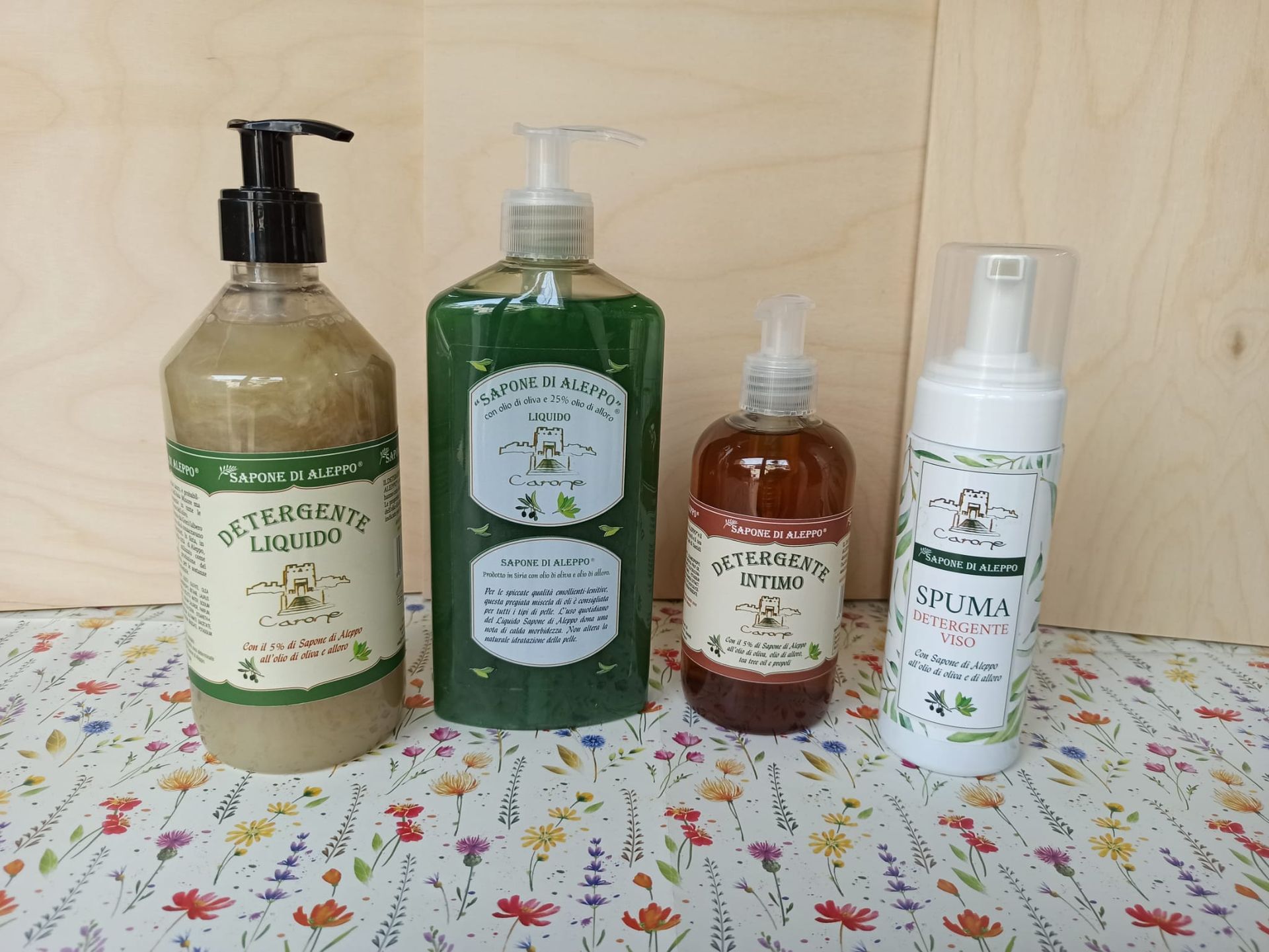 Carone linea sapone di Aleppo. detergente liquido al 5% di olio di alloro, detergente liquido al 25% di olio di alloro, detergente intimo e spuma detergente viso.