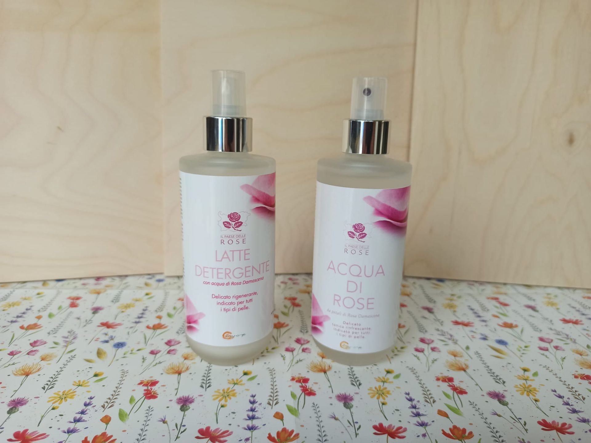 Carone linea il Paese delle Rose. latte detergente viso e acqua di rose.