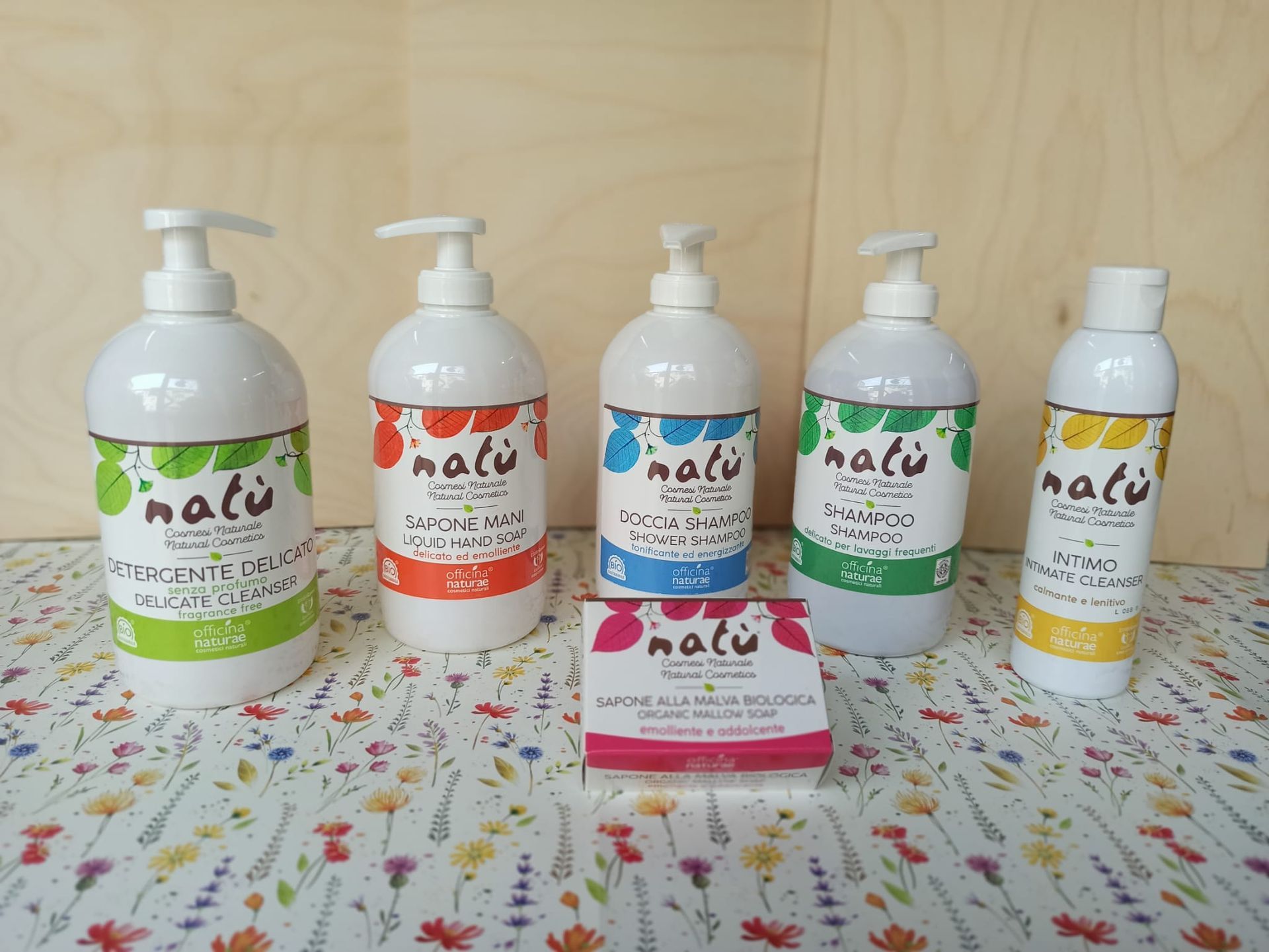 Officina Naturae linea Natù. detergente delicato, sapone mani, doccia shampoo, shampoo, detergente intimo e saponetta. Tutti formulati con selezionati ingredienti di origine vegetale.