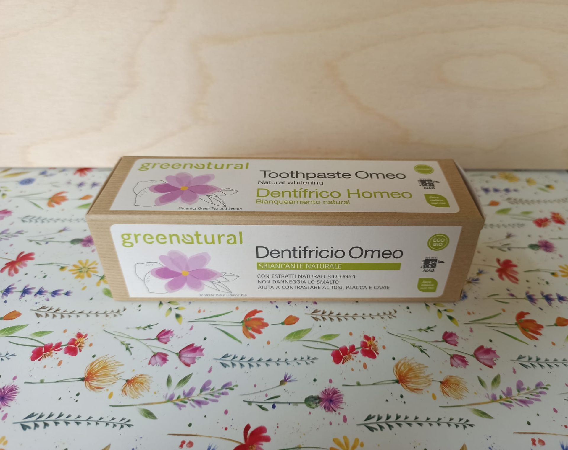 Greenatural Dentifricio Omeo. sbiancante naturale con tè verde e limone.