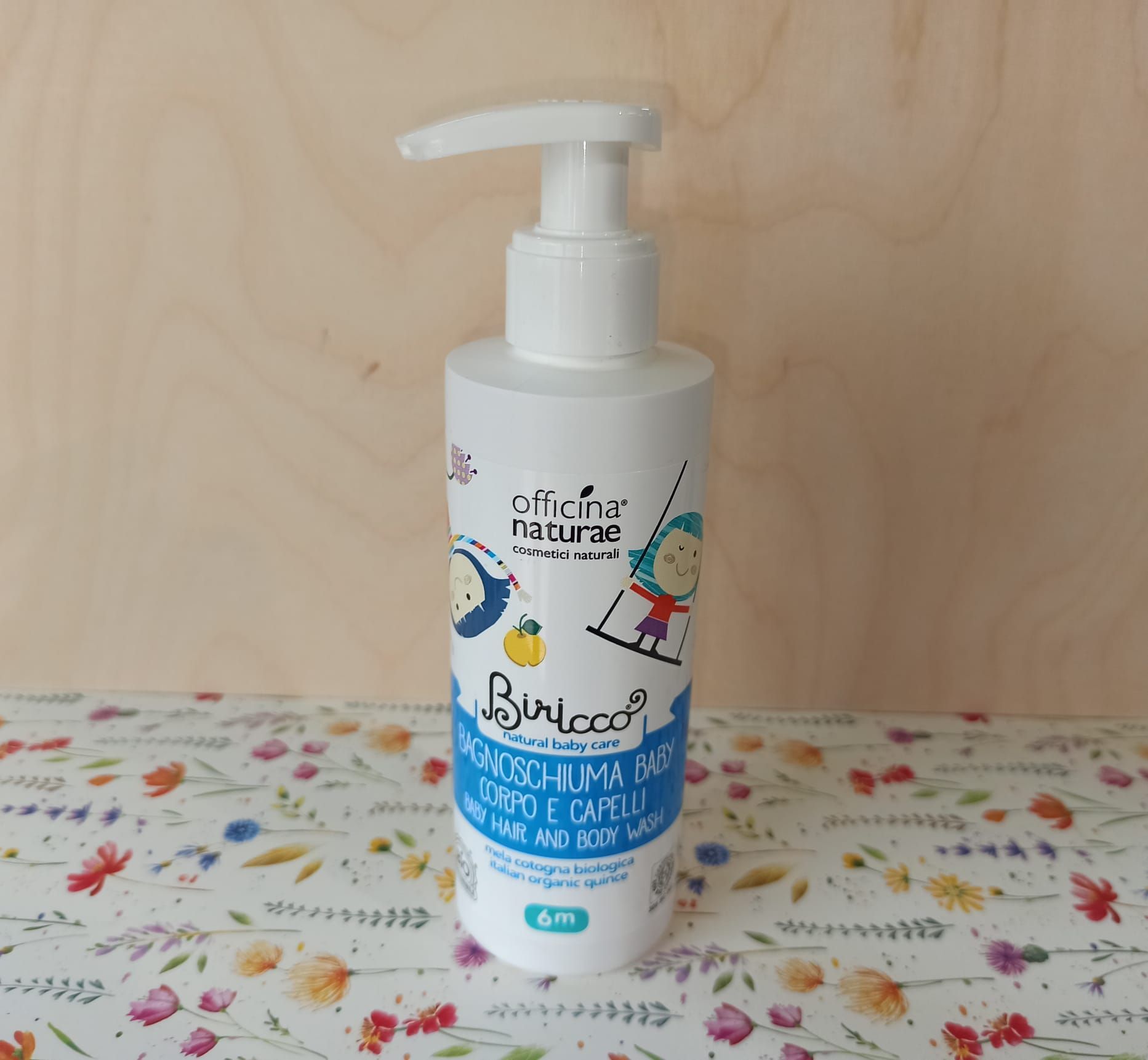 NeBiolina poggibonsi Siena. linea detergenza bio per neonati e bambini arricchita con preziosi estratti vegetali biologici di Mela Cotogna italiana. Bagnoschiuma baby corpo e capelli.