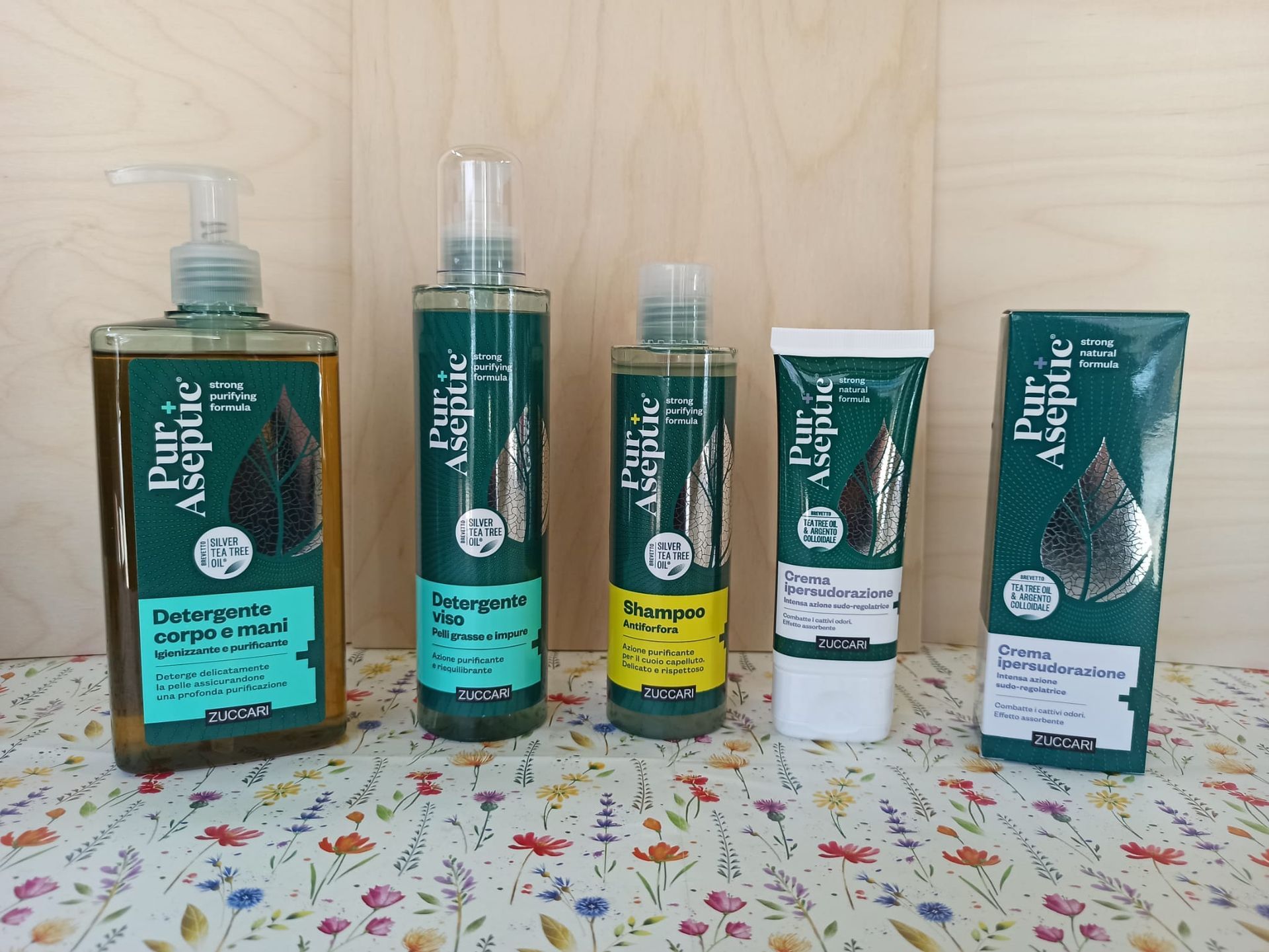 Zuccari linea Pur Aseptic Poggibonsi Siena. con le proprietà del puro olio essenziale di tea tree potenziate dalle azioni specifiche dell' argento colloidale. Detergente corpo e mani, detergente viso, shampoo, crema ipersudorazione.