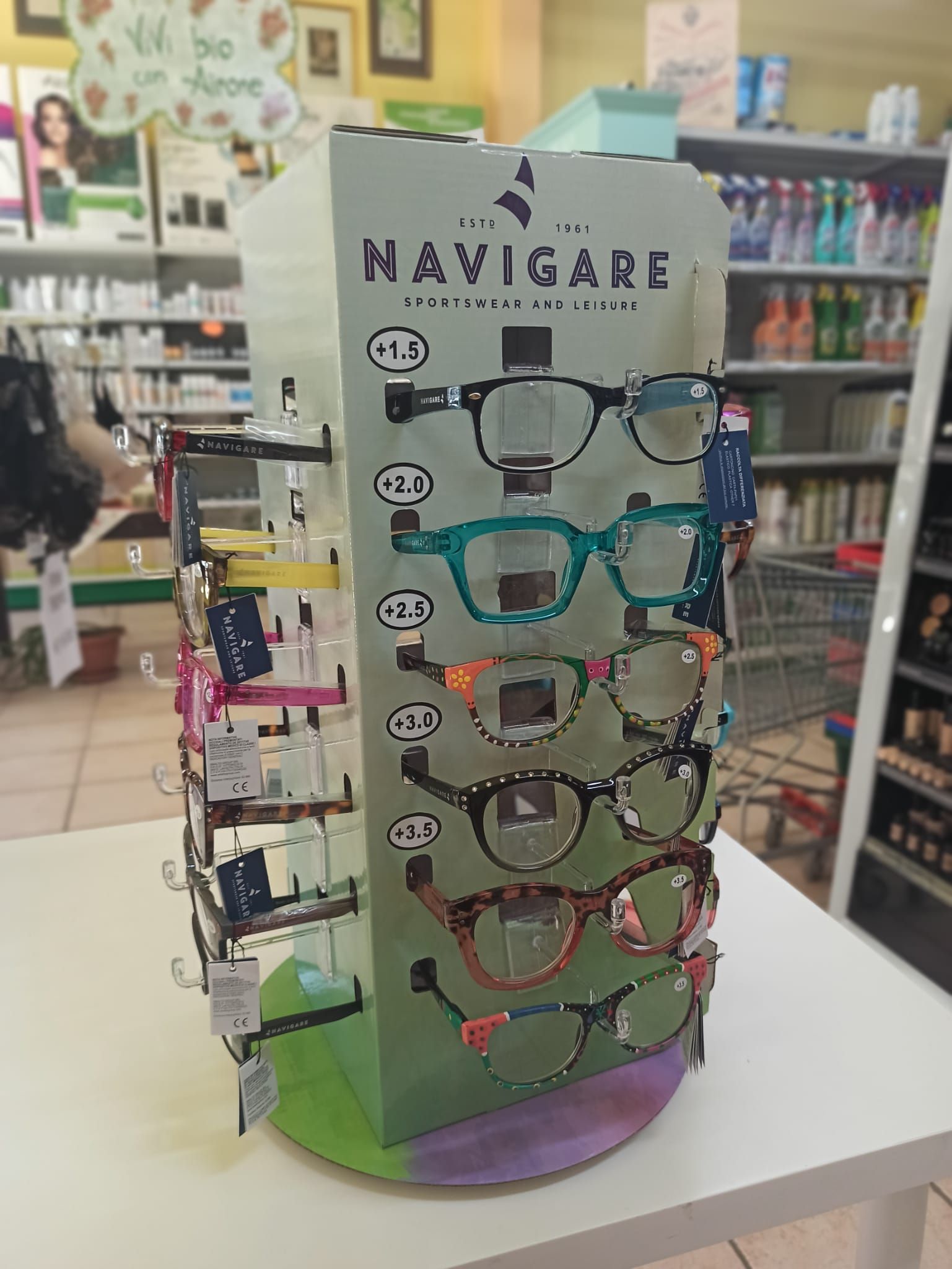 Navigare.Oocchiali da lettura per chi cerca un accessorio unico e di tendenza. Gradazione da 1,5 a 3,5.