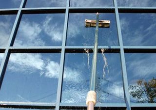 commercial building glass cleaning