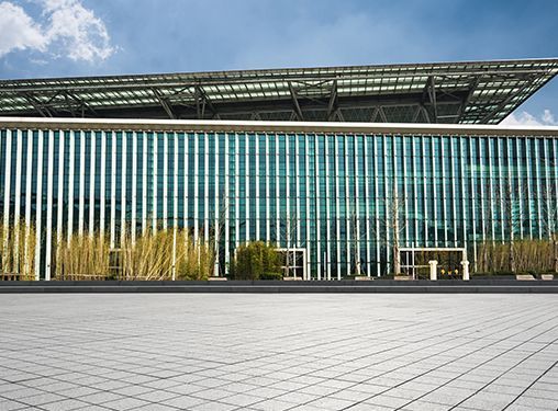 A large building with a lot of windows and a roof.