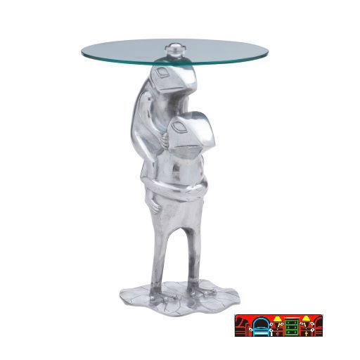 'This side table features a clear, tempered glass top that is 8mm thick, resting on two robust frogs crafted from semi-polished aluminum that form the base.'