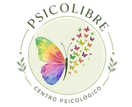Logo circular de Psicolibre Centro Psicológico con mariposa multicolor y hojas verdes
