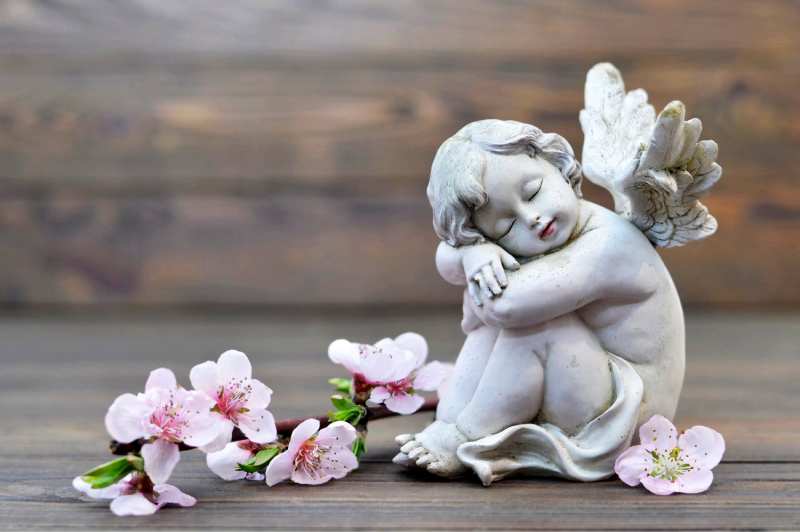 statua di angioletto in marmo