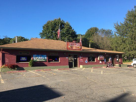 Dee-Man's Bar & Grill Family