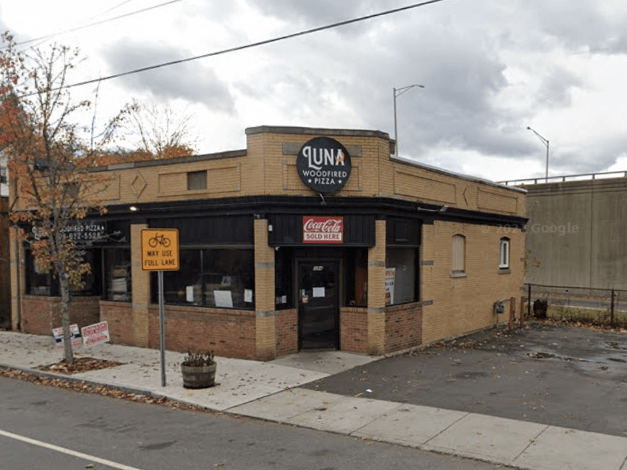 Luna Woodfired Pizza