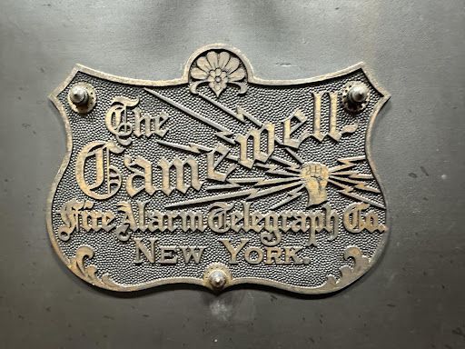a plaque that says the camzwell on it