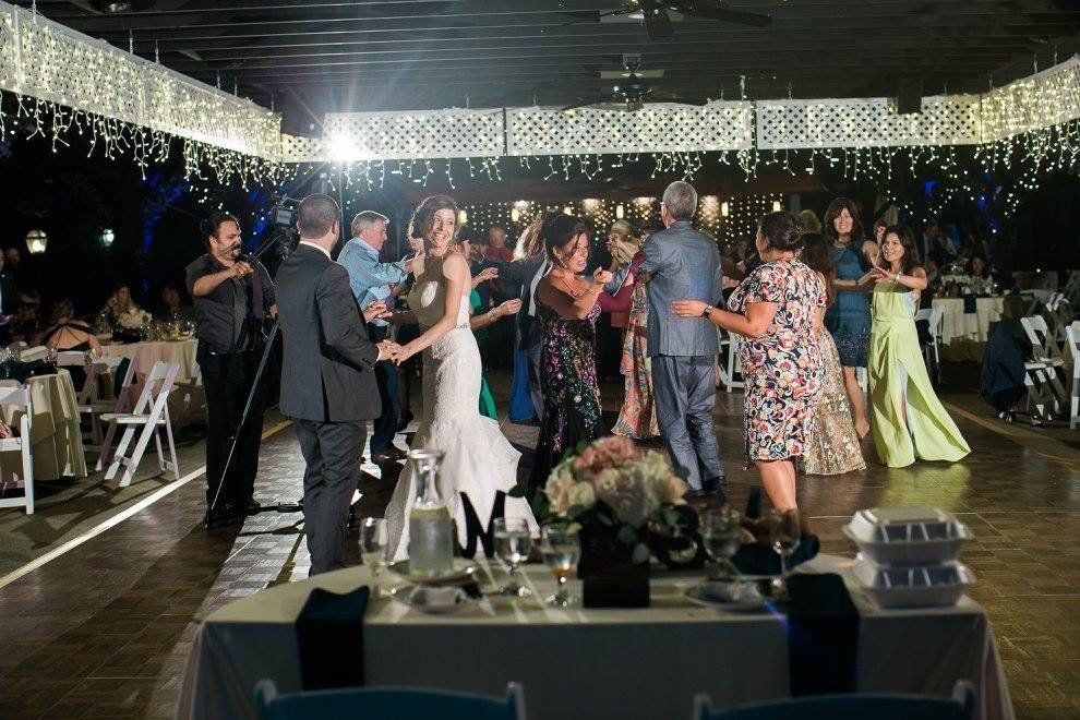 Fun Dance crowd at a wedding at Tunxis Plantation