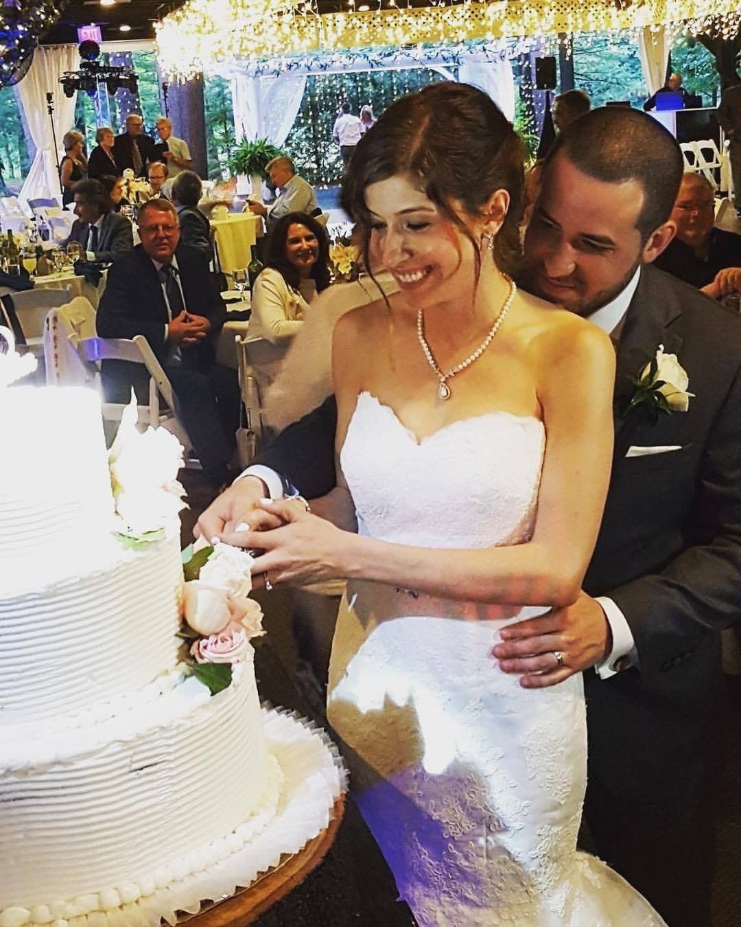 Cake Cutting at the Tunxis Plantation for a wedding