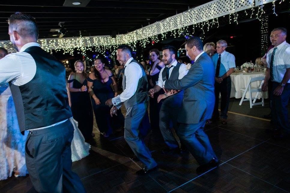 Fun Dance crowd at a wedding at Tunxis Plantation