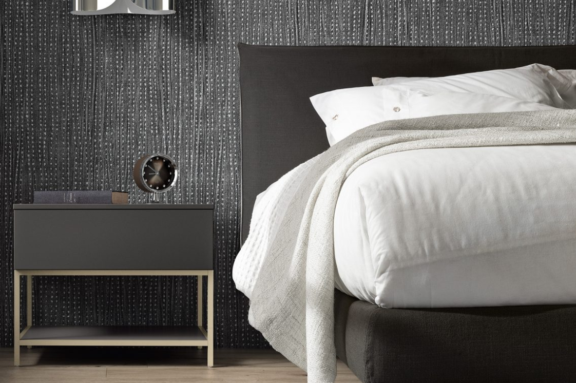 comodino moderno con lampada