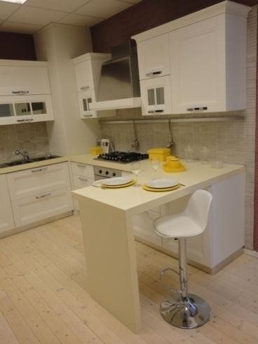 Cucina con tavolo stosa