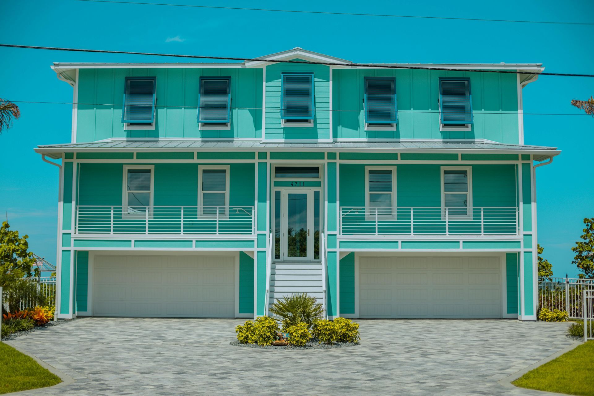 Florida home buyer reviewing offer strategy and insurance costs with mortgage lender before submit