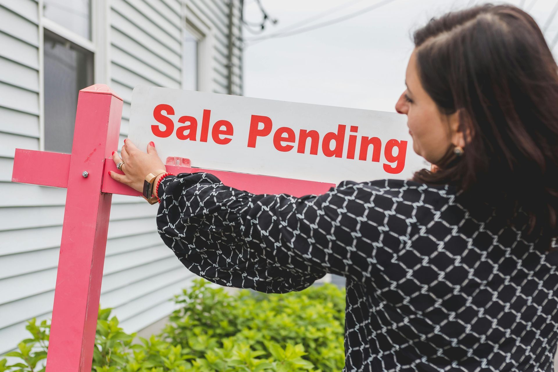 listing agent, sell your home for maximum value, real estate agent, home selling tips, professional 