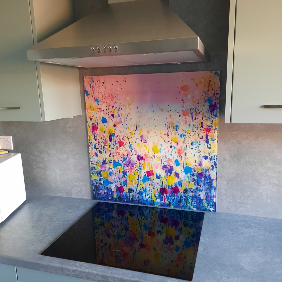 cooker splashback with flowers image