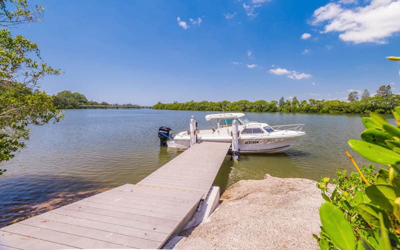 Jetty On River — Caravan Park in Woombah, NSW