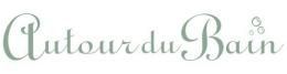Un fond blanc avec les mots entour du bain écrits en cursive