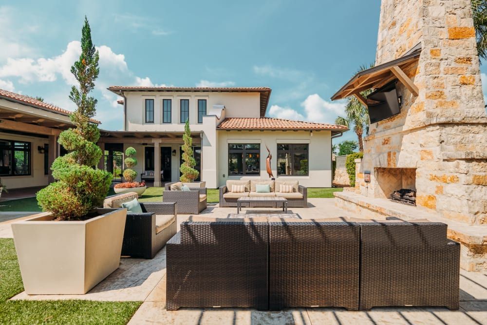Outdoor seating area at Marquis Cross Mountain in San Antonio, TX.