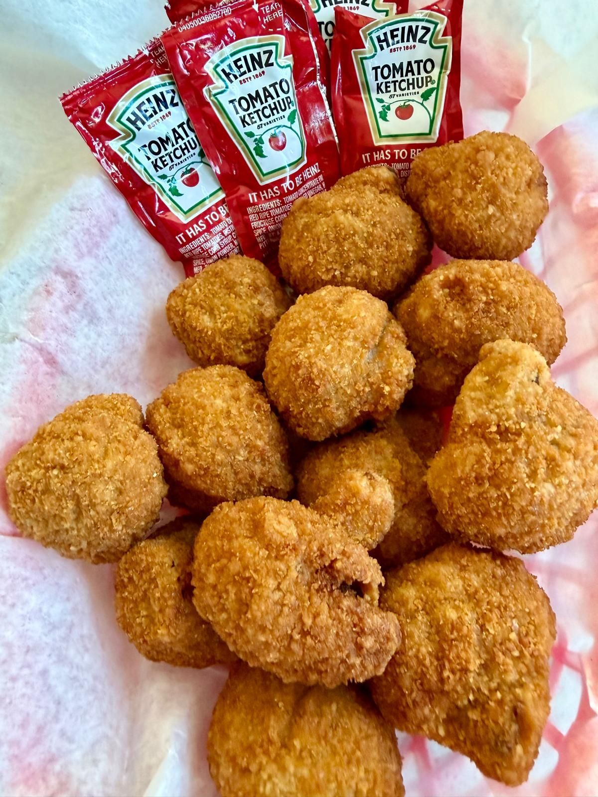 Rialto Pizza lunch special: Chicken wings, fries, and soda for $13.99, Monday 11 AM-3 PM.