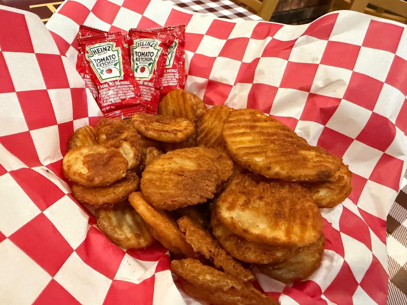 Rialto Pizza lunch special: Chicken wings, fries, and soda for $13.99, Monday 11 AM-3 PM.