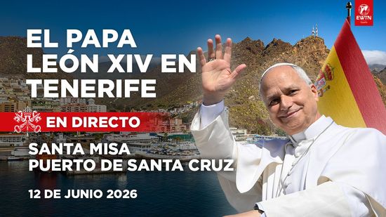 Hombre de traje con teléfono, dentro del cartel de 