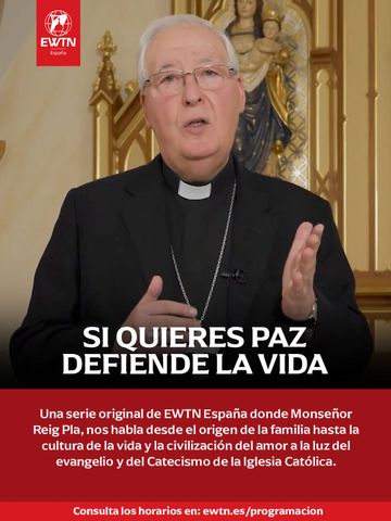 Hombre de traje con teléfono, dentro del cartel de 