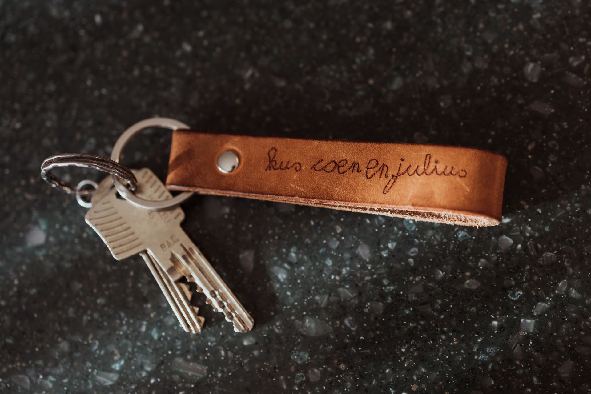 Moederdagcadeau: sleutelhanger Sleutelhanger met boodschap in kinderhandschrift