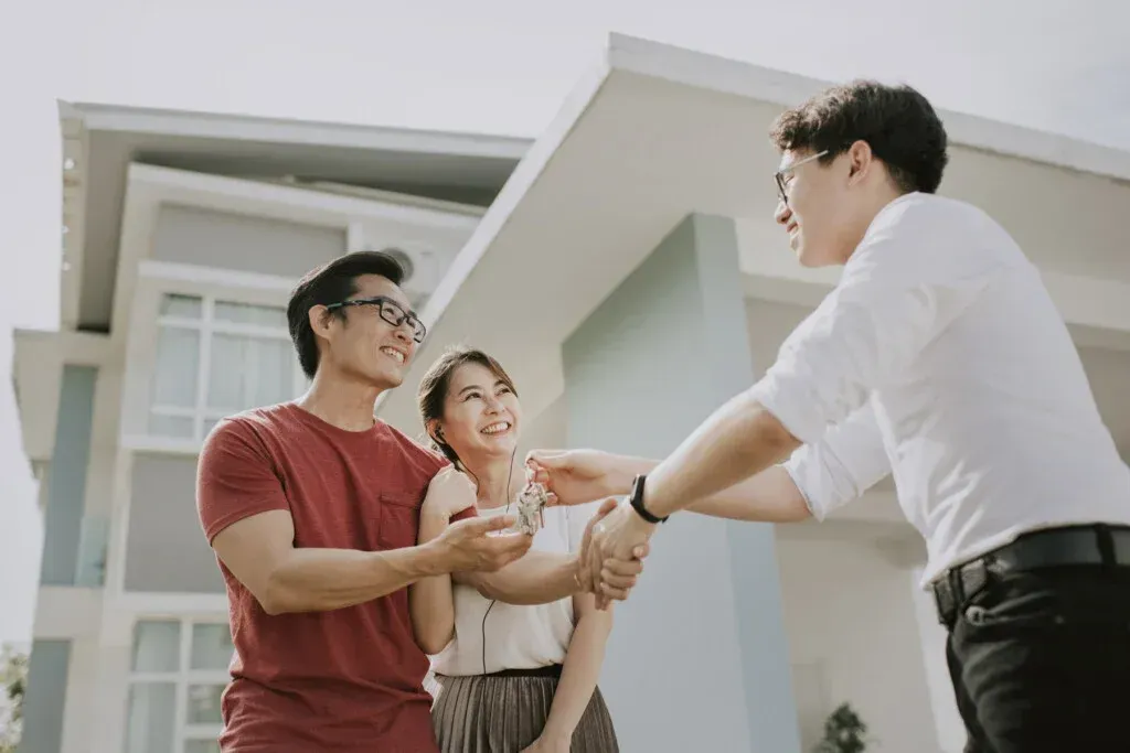An Agent Shaking Hands With Clients - Honolulu, HI - Inspect Hawaii LLC